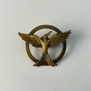 THE HUNGER GAMES MOCKINGJAY PIN GOLD